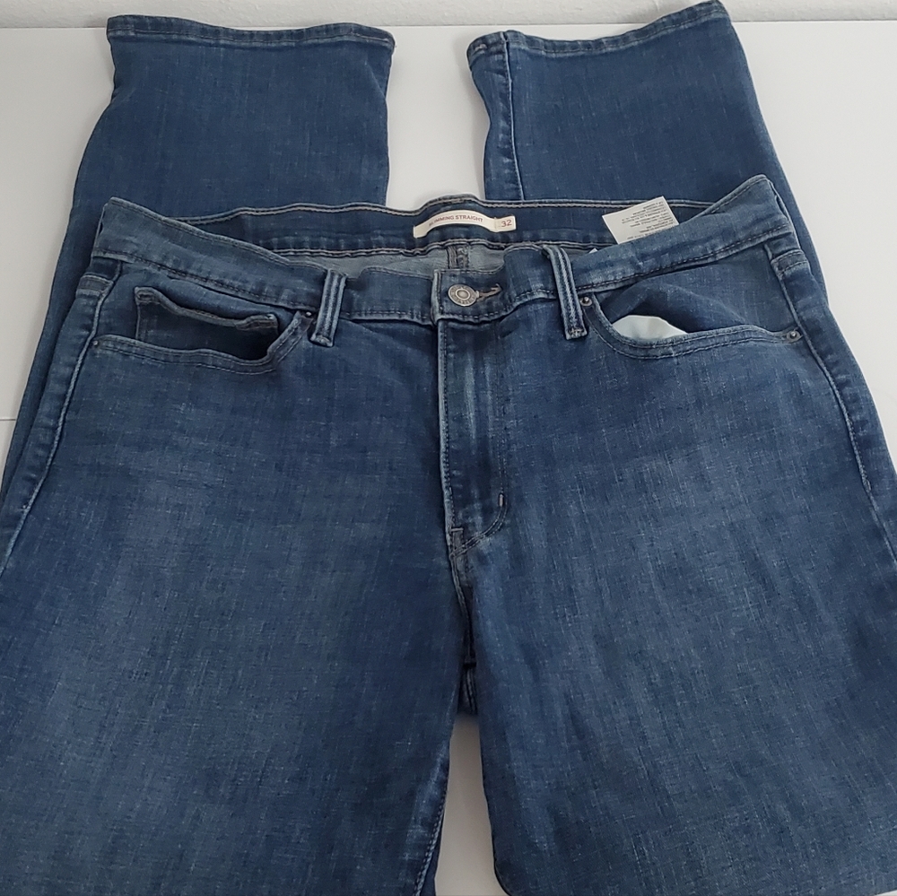 Levi's slimming straight